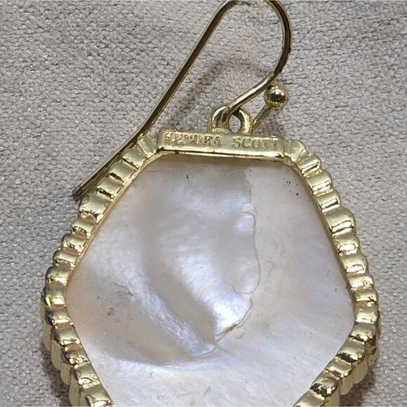 KENDRA SCOTT Corley Earrings In White MOP Mother‎ of Pearl and Gold - Picture 3 of 5